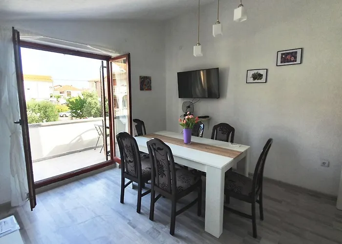 Blue Horizon - With 2 Terraces *